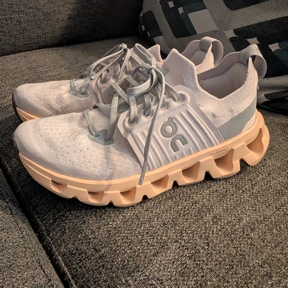 On Running On Cloudswift 4 - Picture 2 of 6